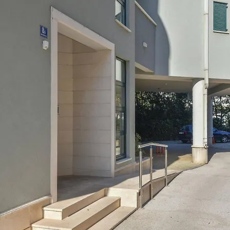 Apartman Sunce Apartment *